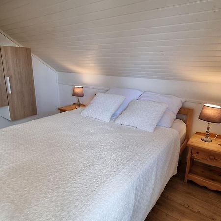 Chalet Vue Sous Cet Angles Esterno foto